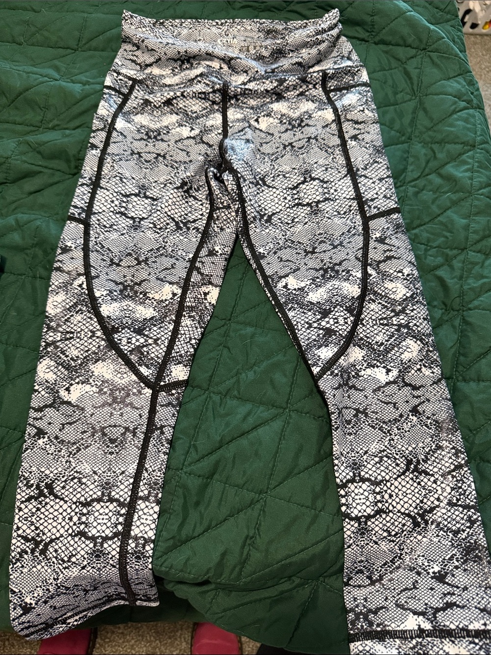 ZYIA Black & White Snake Print Capris